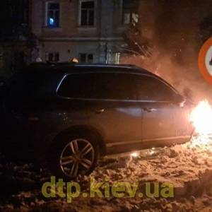 В Киеве подожгли автомобиль руководителя известного паблика. Фото