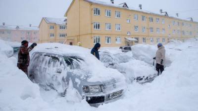 По горло в снегу: Сахалин и Камчатка уже вторые сутки во власти циклона