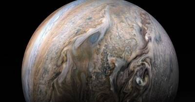 В атмосфере Юпитера ученые зафиксировали взрыв пятитонного метеора (фото)