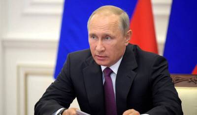 Путин предложил подумать над введением продуктовых карточек