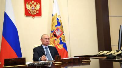 Путин не исключил введение в России продовольственных сертификатов для малоимущих