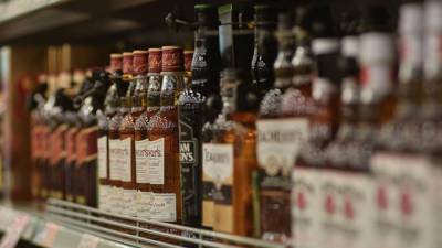 Ритейлеры жестко раскритиковали запрет крепкого алкоголя в супермаркетах РФ