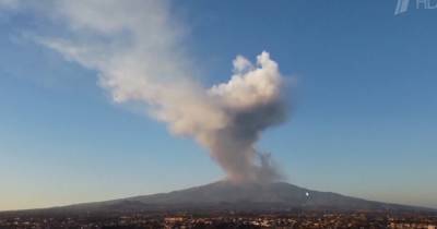 Опубликовано видео извержения самого высокого действующего вулкана в Европе