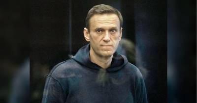 «Пожалуй, заточу ложку о стену»: Навальный сравнил тюрьму с космическим путешествием