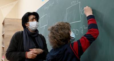 Всем надеть маски: учеба в школах Грузии и коронавирус - фото