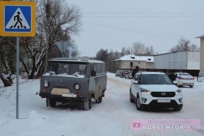 В Тверской области иномарка врезалась в УАЗ из-за несоблюдения дистанции