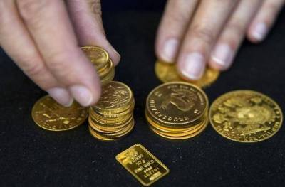 Цены на золото снизились из-за роста доходности госбондов США и укрепления доллара
