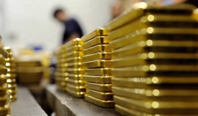 Вывозя из РФ золото, власти пытаются закрыть "кризисную дыру"