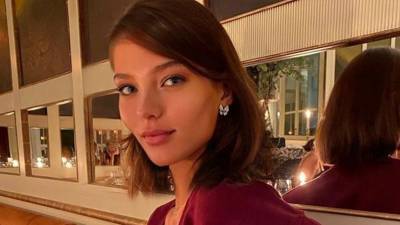 «Я — девушка моей мечты»: Кафельникова снялась топлес в откровенной фотосессии