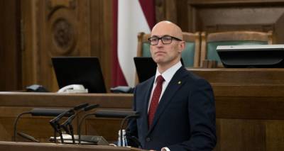 Министр здравоохранения Латвии уходит на "удаленку"