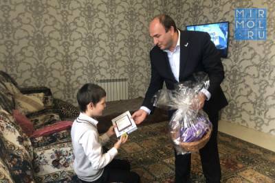Активисты ОНФ в Дагестане исполнили мечту школьника из Каспийска