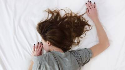 Ученые выяснили, почему во сне люди громко дышат