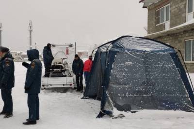 Спасатели опубликовали фотографии из Апшеронского района, где несколько посёлков оказались в снежном плену
