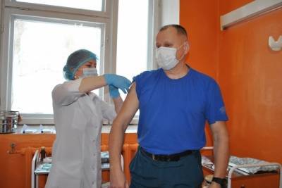Командная игра против вируса: на прививки в Тверской области идут целые трудовые коллективы