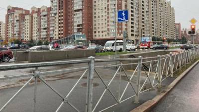 Движение по части Приморского шоссе в Петербурге временно перекроют