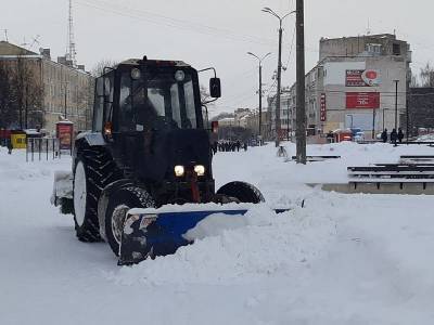 За сутки коммунальщики вывезли более 600 кубометров снега из Смоленска