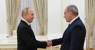 Путин обсудил с Пашиняном реализацию договора по Карабаху
