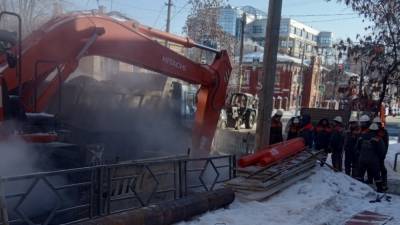 Прорвало трубу: в Самаре затопило Зубчаниновское шоссе