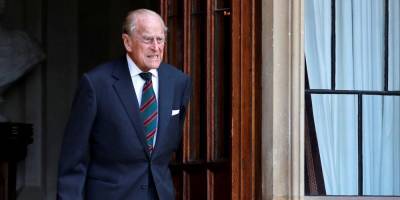99-летнего мужа Елизаветы II принца Филиппа госпитализировали из-за плохого самочувствия