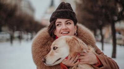 Оля Цибульская сфотографировалась с собакой во Львове: атмосферные кадры