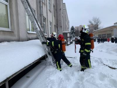 В Ровно горела ОГА: спасатели эвакуировали около 50 человек – видео