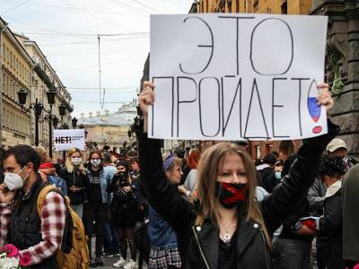 Опрос: Половина российской молодежи одобряет протесты