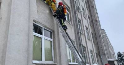 В Ровно в здании ОГА произошел пожар