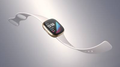 Google официально начала продавать смарт-часы Fitbit