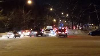 Вологда встала в пробках: вологжане видят причину в отвратительной уборке улиц города