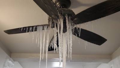 Из-за рекордных холодов у техасца дома замерз вентилятор. Его фото стало вирусным