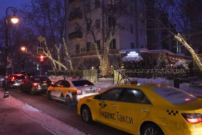 ФАС проверит влияние агрегаторов на цены за услуги такси в Москве и области