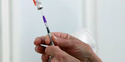 Pfizer не доставил вовремя в ЕС 10 миллионов доз вакцины от COVID-19 — Reuters