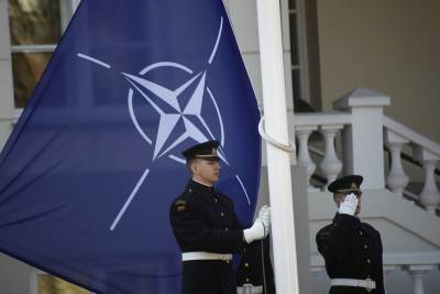 НАТО передала Украине помощь для борьбы с COVID-19