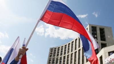 Участники «Время покажет» объяснили важность патриотической сплоченности в России