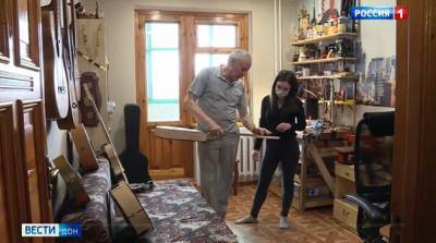 Ростовский бард и поэт Андрей Оршуляк рассказал, как создает свои гитары