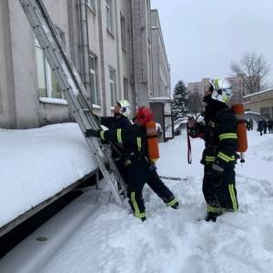 В Ровно горело здание ОГА. Фото. Видео - reporter-ua.com - Ровно - Гсчс