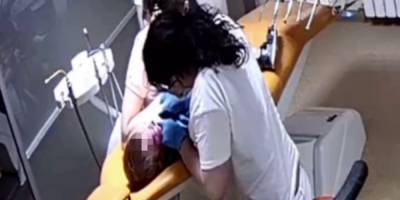 Полиция открыла пять производств на стоматолога, которая била детей-пациентов