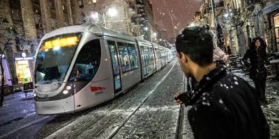 Иерусалим под снегом: городской транспорт стоит, полиция перекрыла 1 шоссе