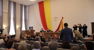 Парламентарии решением о бюджете усложнили выход Южной Осетии из кризиса