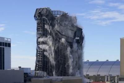 В США взорвали 39-этажное казино «Трамп-Плаза»: видео