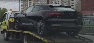 В Москве владелец спорткара Jaguar накопил штрафов на 400 тысяч рублей