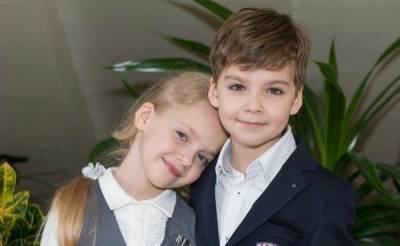7-летняя дочь Пугачевой и Галкина распустила белые локоны, впечатлив сказочным образом: «Какая взрослая уже»