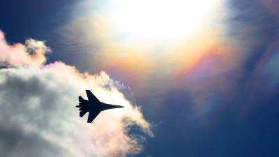 МО обнародовало видео перехвата самолетов Франции российскими Су-27