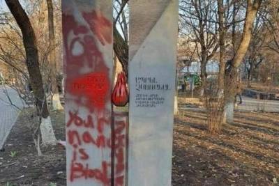 Гражданин США осквернил монумент жертвам Холокоста в Армении