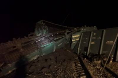 13 грузовых вагонов с углем сошли с рельсов в Приамурье