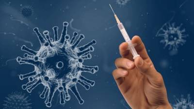 Украина планирует начать прививать граждан от COVID-19 вакциной AstraZeneca