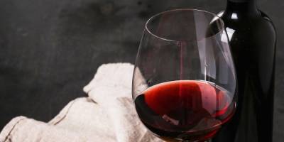 Готовь бокалы. Два полезных свойства красного вина и 10 вин, которые стоит выбрать