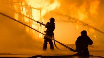 Видео: Поджог мог стать причиной мощного пожара на рынке в Самаре