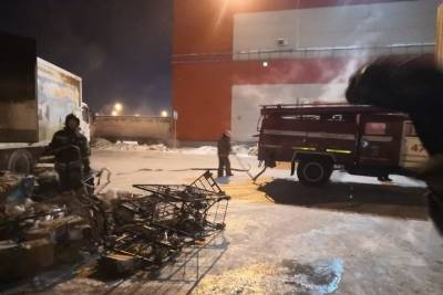 Возле Екатеринбурга произошел пожар в распределительном центре сети Магнит