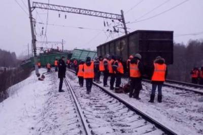 МЧС уточнило, что в Приамурье сошло с рельсов 25 вагонов с углем